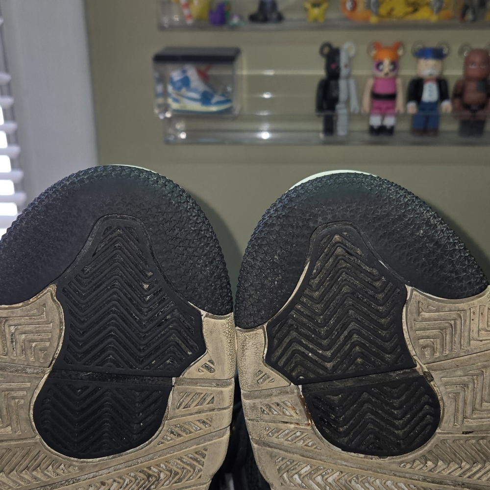 Jordan 4 Retro "Royalty" 8.5m - Picture 8 of 8